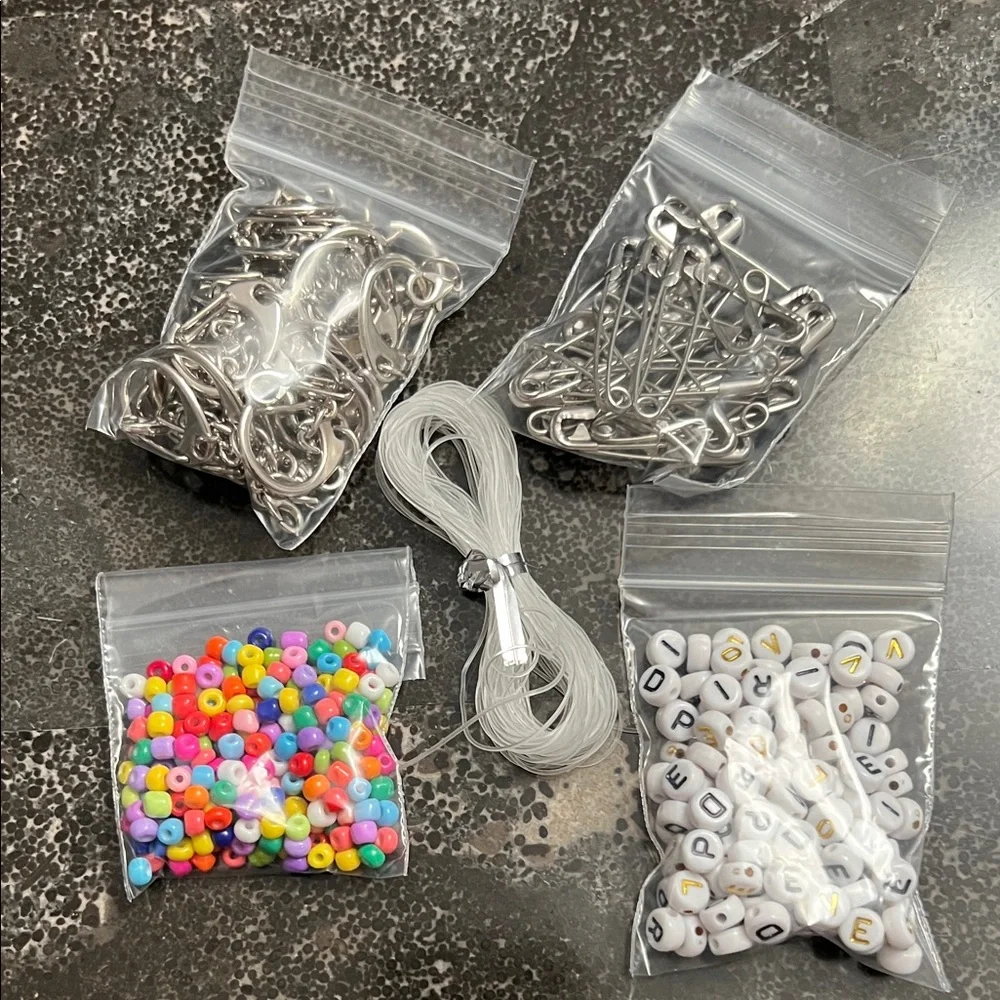 JEWELS IN A JAR Colorful Beads, Pins and Bracelet Craft Kit